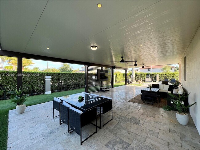 Building Photo - 11 NW 122nd Ave