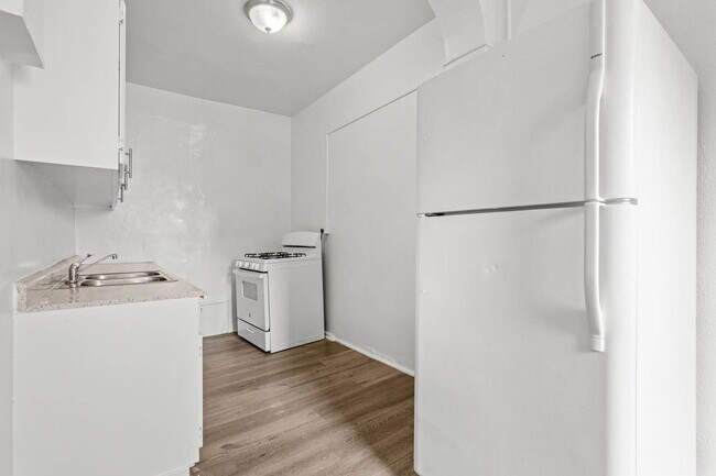 Building Photo - 751 Normandie Ave