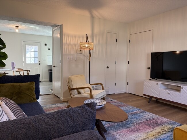 Building Photo - 2630 Kantz Dr