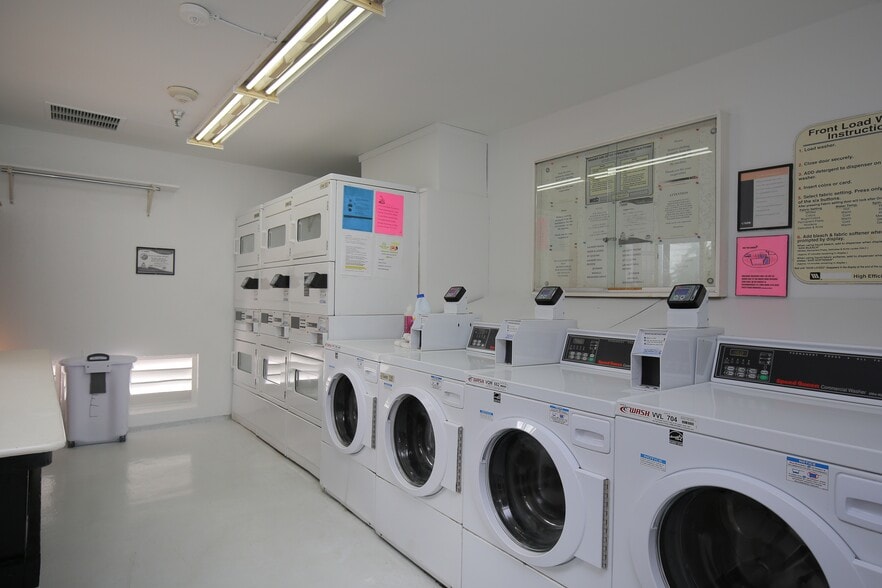 Building Photo - 1920 Ala Moana Blvd