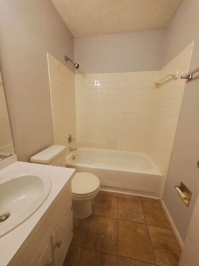 Building Photo - 4742 Belford Rd