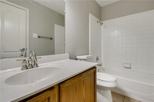 Building Photo - 1504 Julianas Way