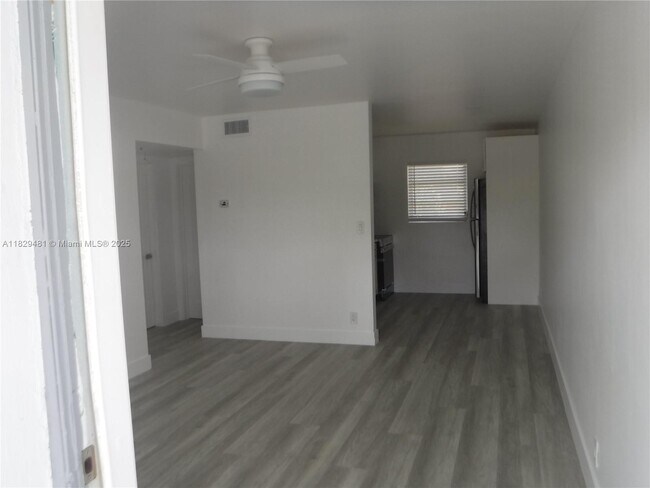 Building Photo - 1045 NE 39th Dr