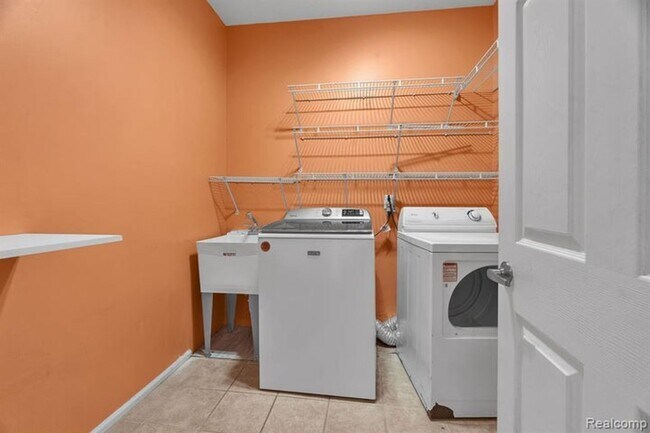 Building Photo - 6573 Poppleton Rd