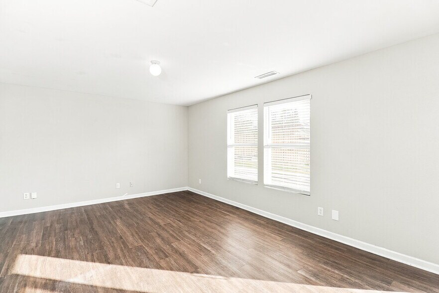 Building Photo - 1605 Bray Dr