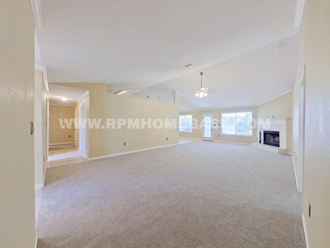 Building Photo - Beautiful Home with New Appliances in Quie...