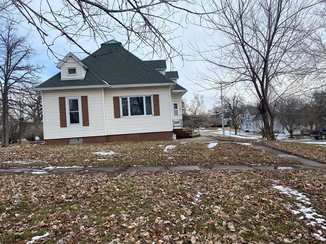 Building Photo - 4 bedroom 1.5 bath house in Tama Iowa