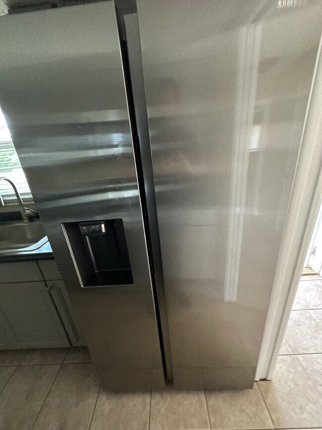 Building Photo - Updated 2 Bedroom, 2 Bathroom Home with St...