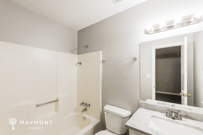 Building Photo - 445 Meadowbrook Dr