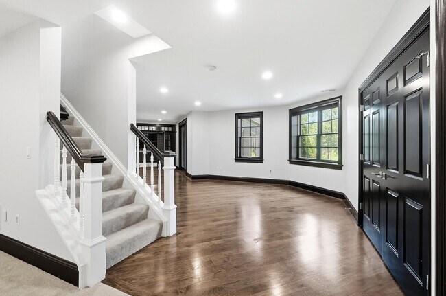 Building Photo - 678 Canterbury Dr