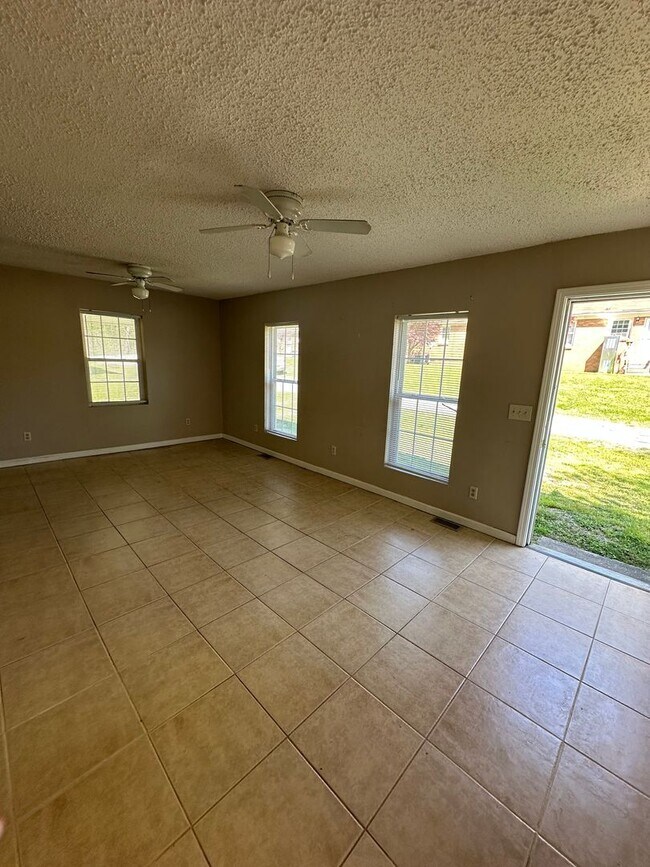 Building Photo - 115 Pindal Rd
