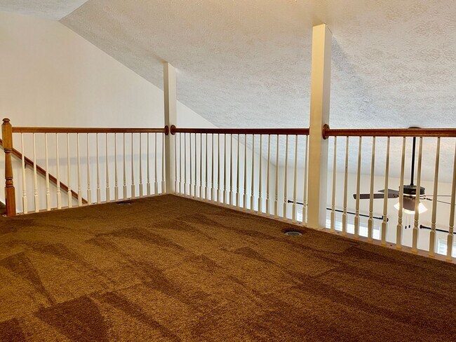 Building Photo - BEAUTIFUL THREE LEVEL TOWNHOME IN NORTH STAFFORD!