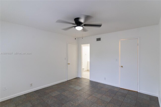 Building Photo - 3101 Oakland Shores Dr