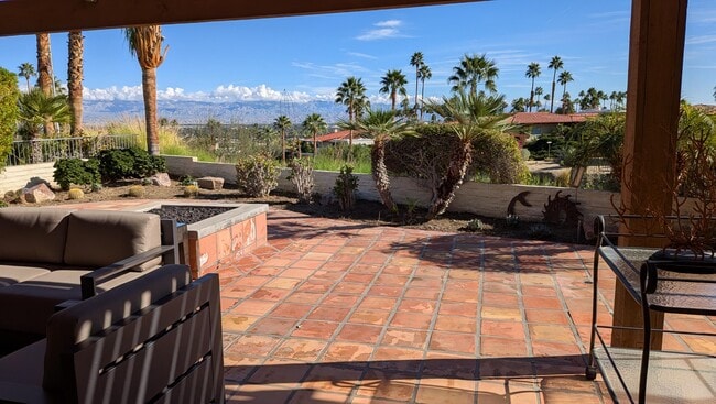 Building Photo - 40480 Vía Entrada