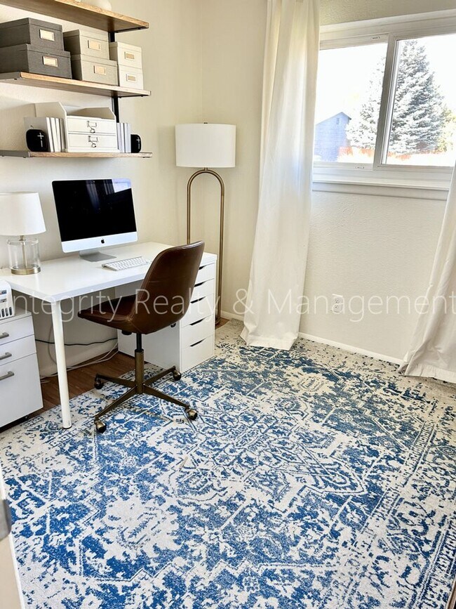 Building Photo - 9722 W Polk Dr