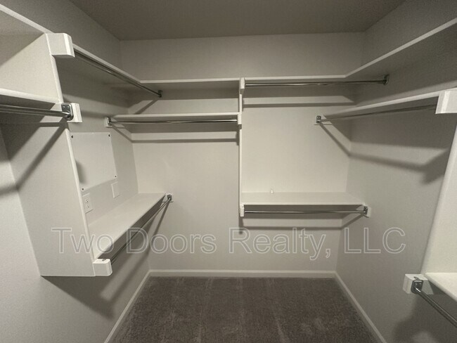 Building Photo - 2229 Roca Dr