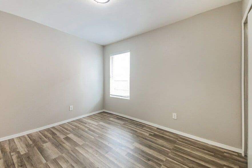 Building Photo - 725 Orchid Blvd