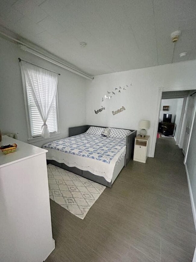 Building Photo - 31 N Weymouth Ave