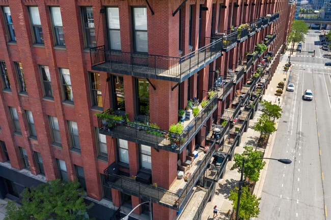 Building Photo - 616 W Fulton St