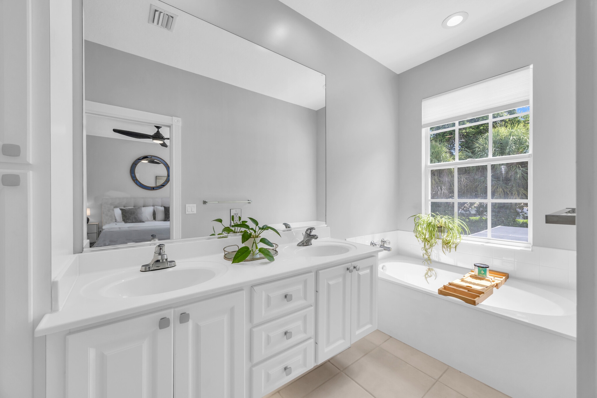 Main Bathroom - 418 Capistrano Dr
