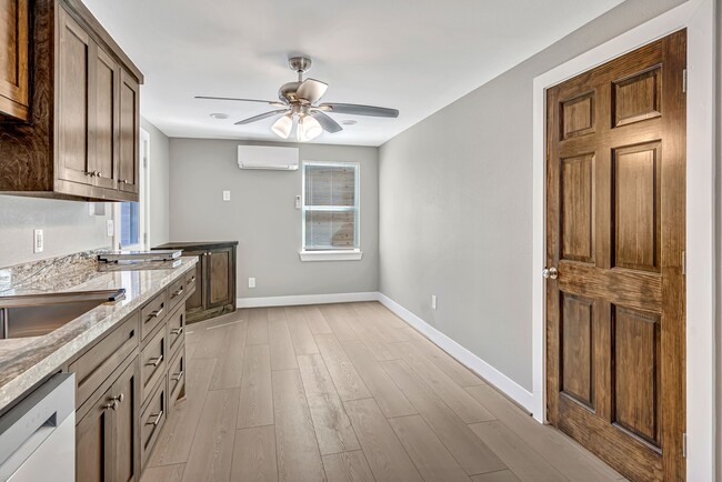 Building Photo - 430 Hutcheson St