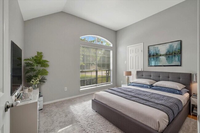 Building Photo - 3915 Summerfield Dr