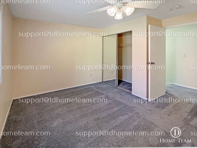 Building Photo - "Charming 2-Bed Townhouse with Gleaming Ha...