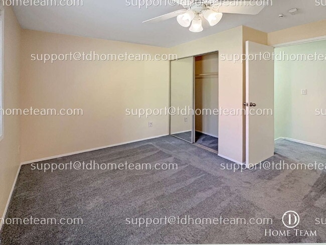 Building Photo - "Charming 2-Bed Townhouse with Gleaming Hardwood Floors in Vibrant Seattle Neighborhood"