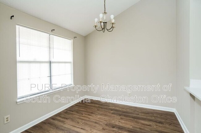 Building Photo - 9506 S Cardinal Dr