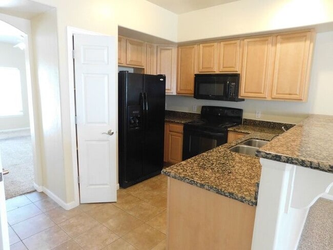 Building Photo - Modern & Spacious 2-Bed, 2.5-Bath Townhome...