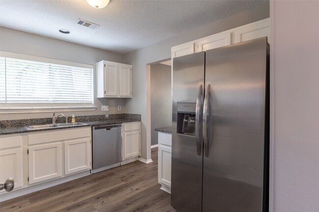 Building Photo - 76 Hickory Oak Dr