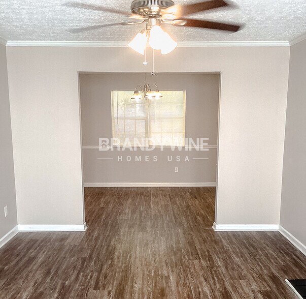 Building Photo - 2259 Hampton Dr