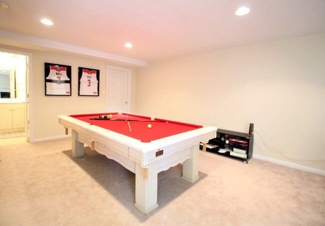 Building Photo - Fabulous Three Bedroom Three Level Townhome in the Heart of Kingstowne!