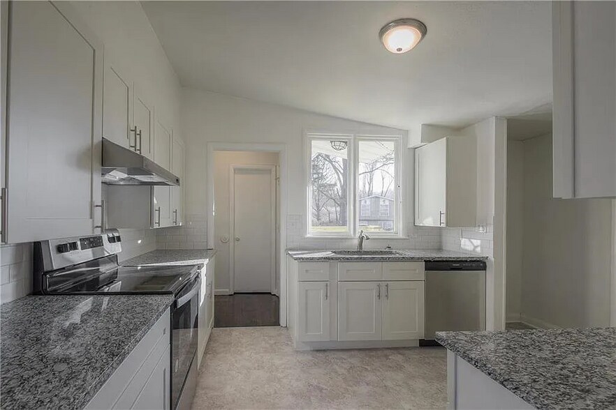 Building Photo - 6306 Fairlane Dr