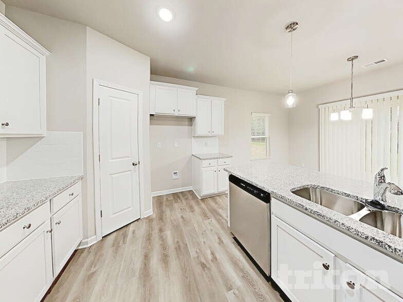 Building Photo - 205 Spring Knoll Dr