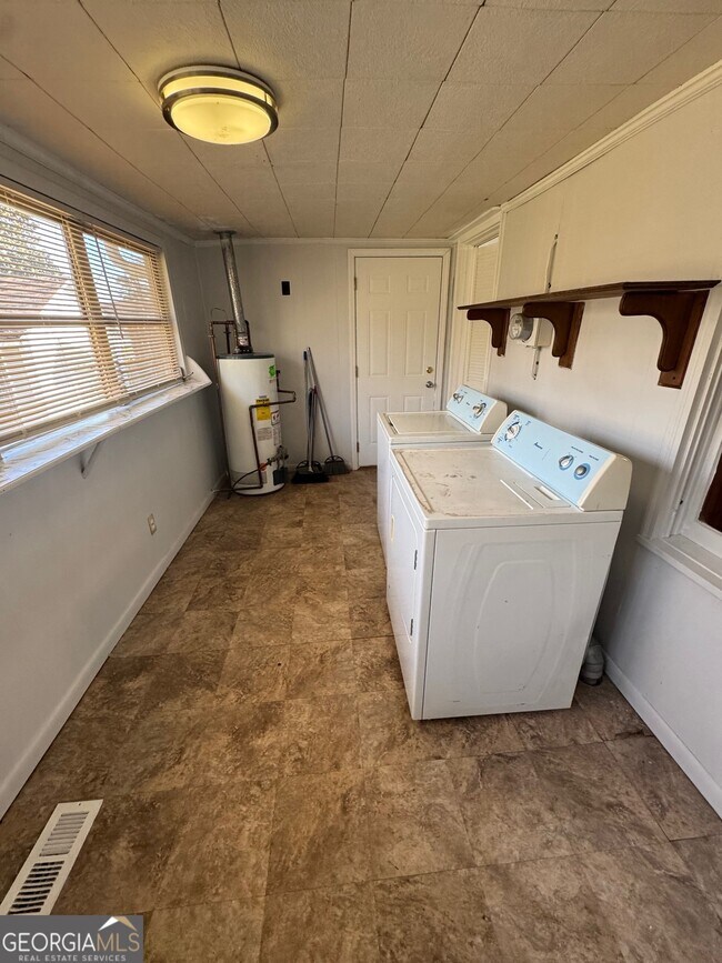 Building Photo - 5026 Chamblee Tucker Rd