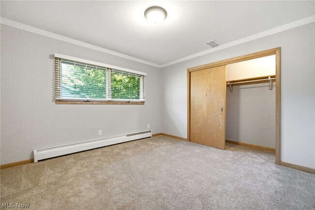 Building Photo - 1097 Oak Tree Rd