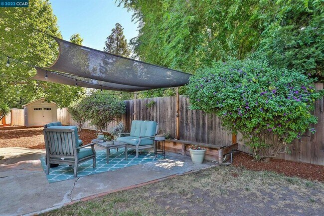 Building Photo - Clean/Remodeled 3 Bedroom 2 Bath with Large  Lot