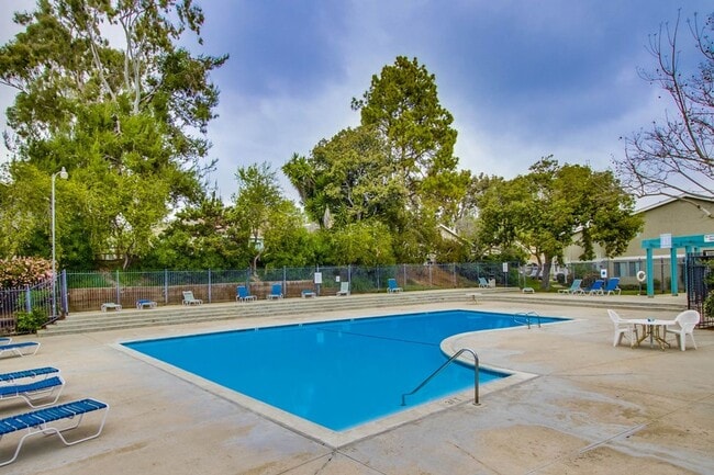 Building Photo - Large spacious 2 Bedroom in UTC