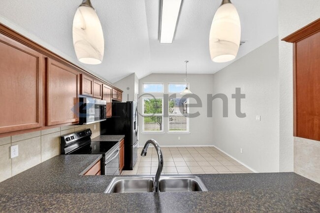 Building Photo - 916 Reveille Rd