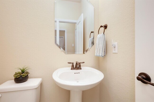 Building Photo - Haslet 4 Bedroom Home