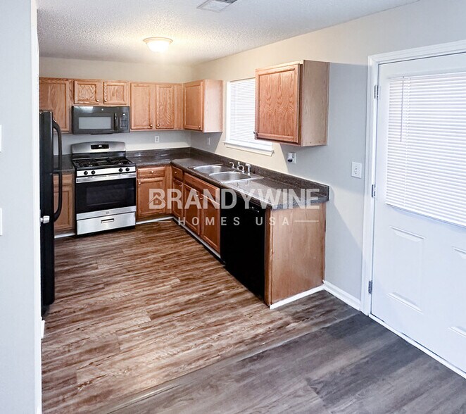 Building Photo - 4599 White Rd