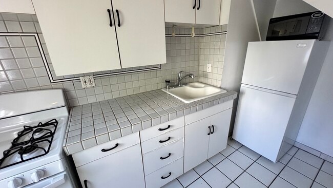 Building Photo - 459 N Alfred St