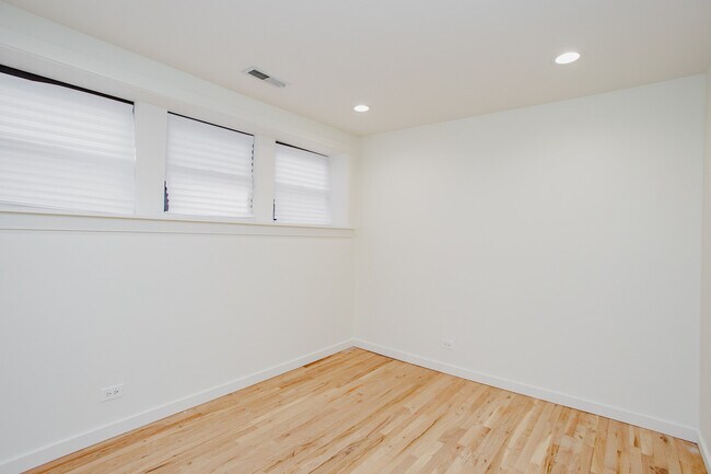 Building Photo - 6677 N Oliphant Ave