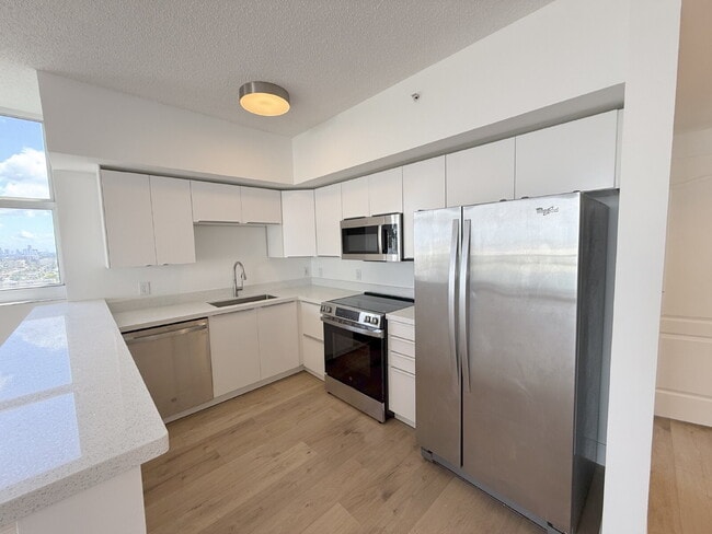 Building Photo - Rare 2/2 Corner Penthouse with Panoramic Lagoon Views from Every Room – Available Now!