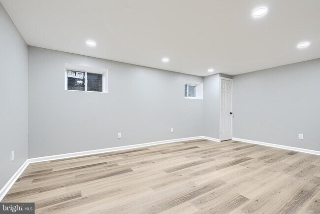 Building Photo - 28 Sandstone Ct