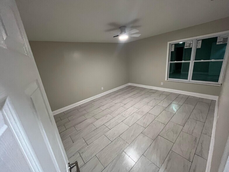 Building Photo - 3575 Oakvale Rd