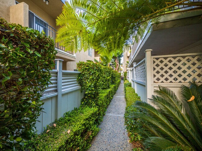 Building Photo - 918 7th St