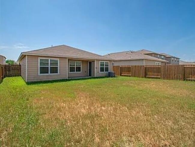 Building Photo - 976 Lake View Cir W