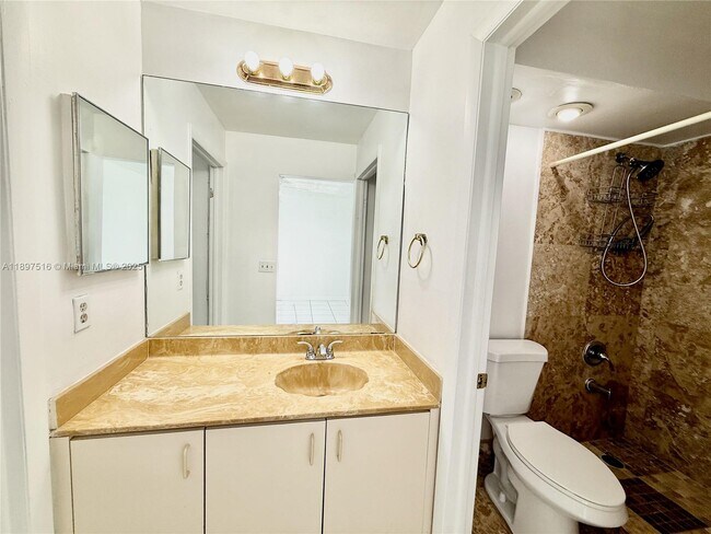 Building Photo - 10825 SW 112th Ave